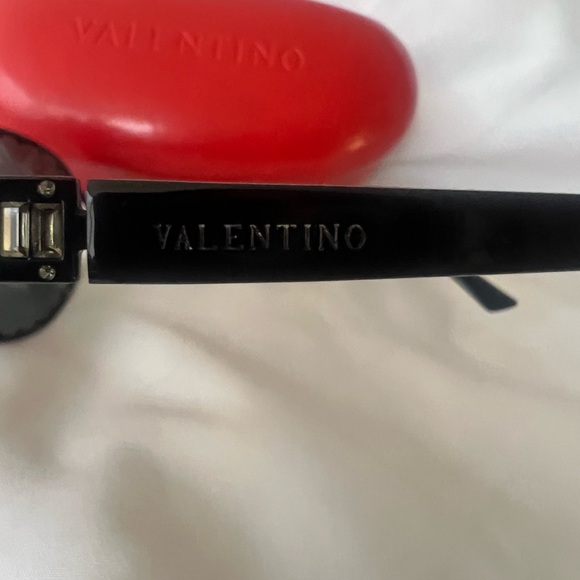 AUTHENTIC VALENTINO Black STUDDED W RHINESTONE SIDES. W case, worn once - Picture 3 of 10